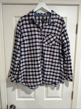 Eddie Bauer 100% Cotton Plaid Button-Up Shirt in Navy, White & Red
